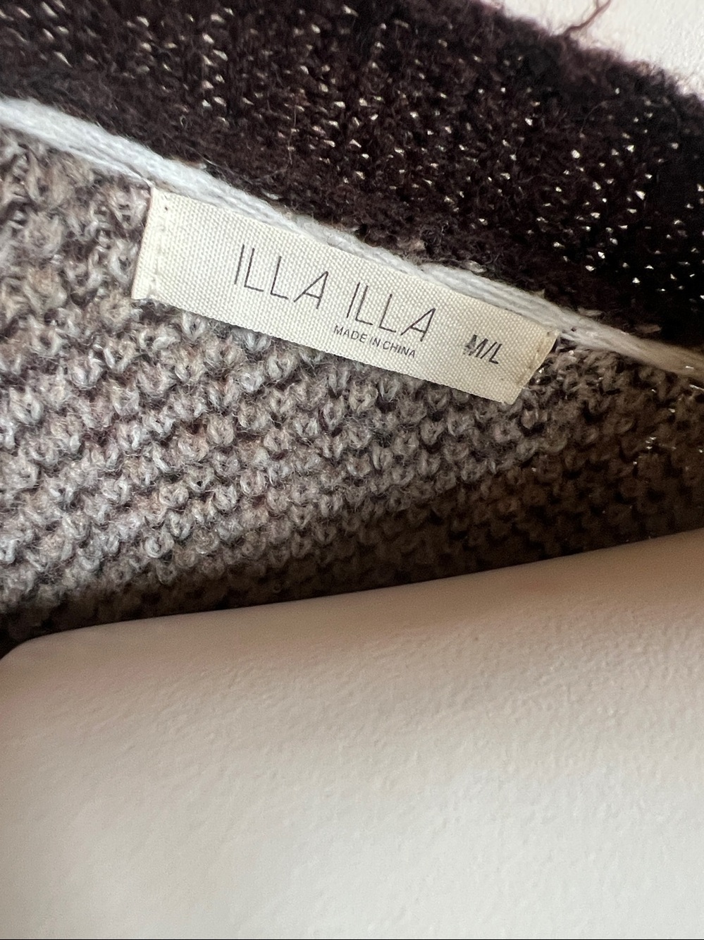 Illa Illa Cozy Brown horse Pattern V-Neck Button Cardigan Sweater - Picture 3 of 8